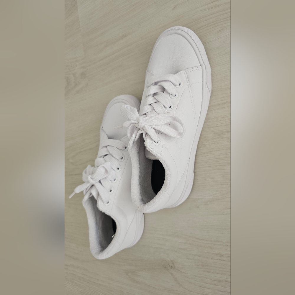 Rachel Zoe White Casual Sneaker - Size 8
